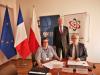 Podpisanie Memorandum of Understanding przez Dyrektora NCBJ, prof. Krzysztofa Kurka oraz Dyrektor Karen Daifuku z I2EN, w obecności Jego Ekscelencji Ambasadora Francji w Polsce, Etienne de Poncins